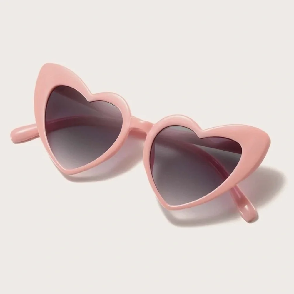 Retro light pink heart sunglasses with case - Picture 1 of 3